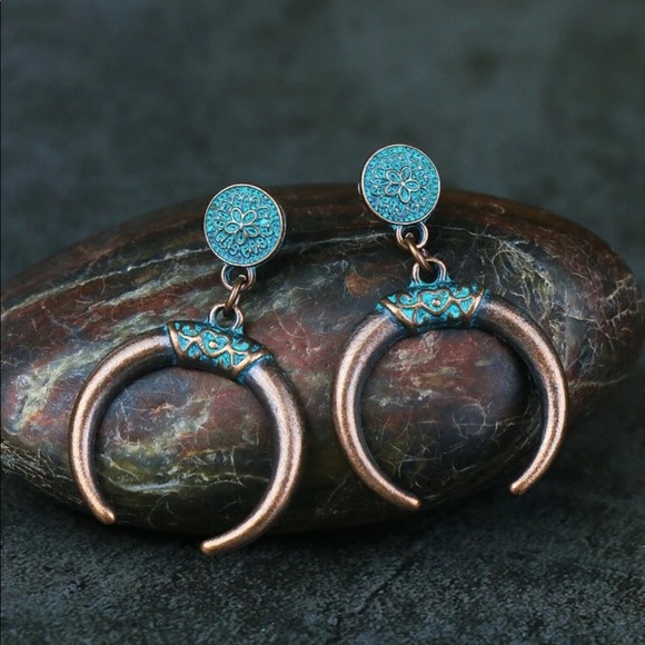 🌻 SALE! 4 FOR $25! Ancient Bronze Moon Drop Earrings - Picture 1 of 3